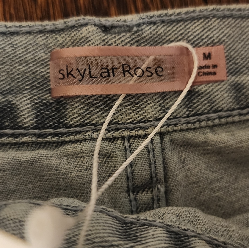 SKYLAR ROSE - Picture 3 of 4